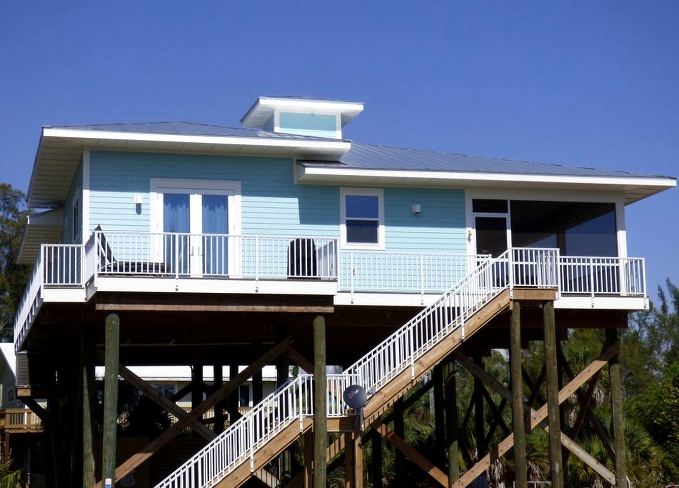 Stunning Beachfront Cottage with Gulf Views & Water Access on Little Gasparilla Island, Florida
