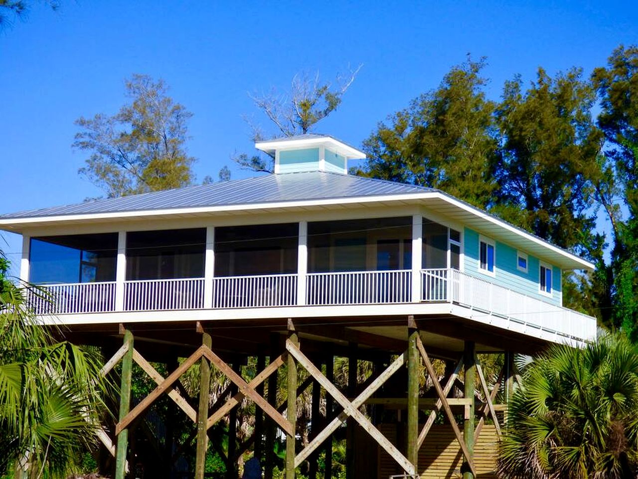 Stunning Beachfront Cottage with Gulf Views & Water Access on Little Gasparilla Island, Florida