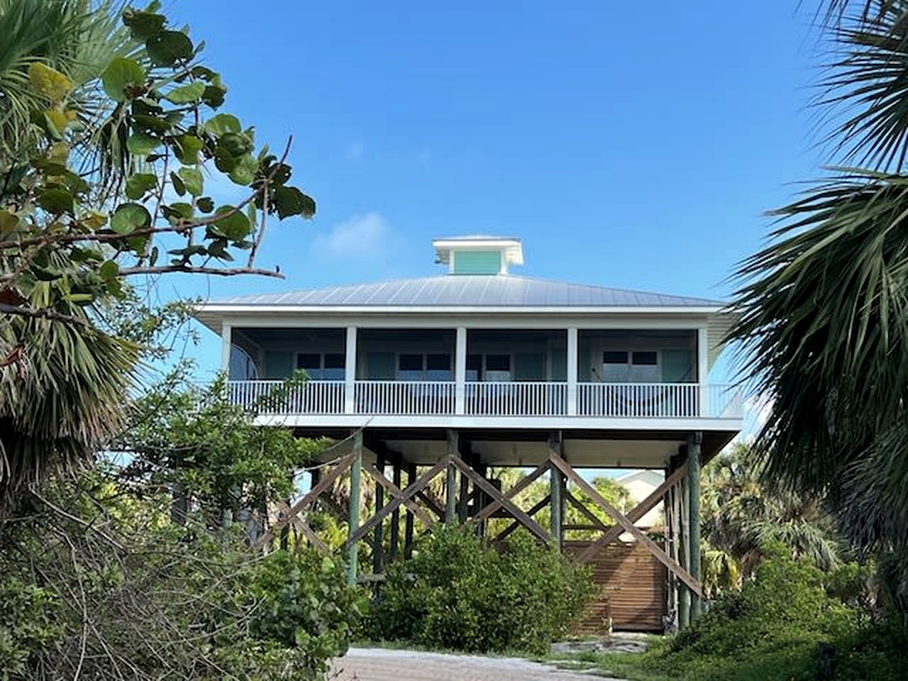 Stunning Beachfront Cottage with Gulf Views & Water Access on Little Gasparilla Island, Florida