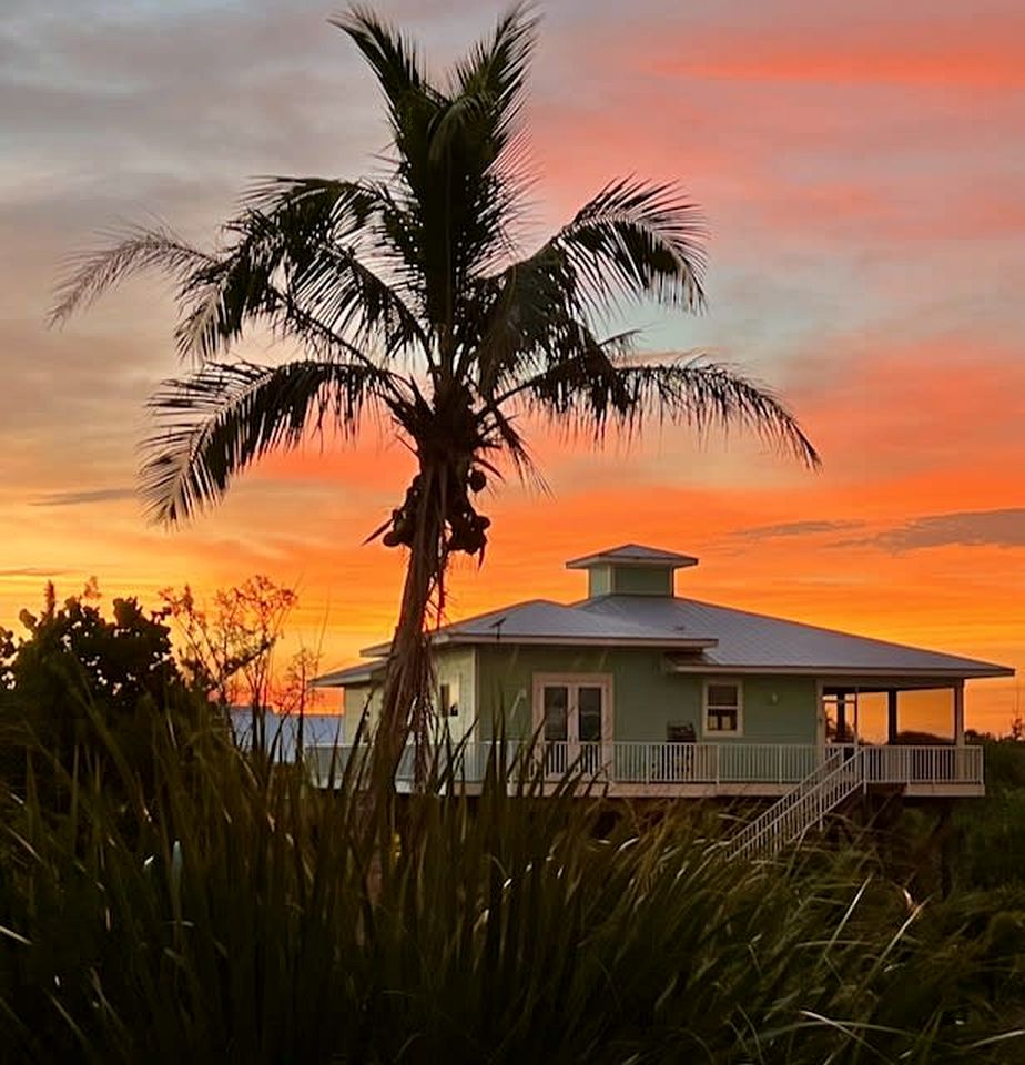 Stunning Beachfront Cottage with Gulf Views & Water Access on Little Gasparilla Island, Florida