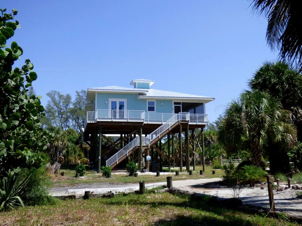 Stunning Beachfront Cottage with Gulf Views & Water Access on Little Gasparilla Island, Florida