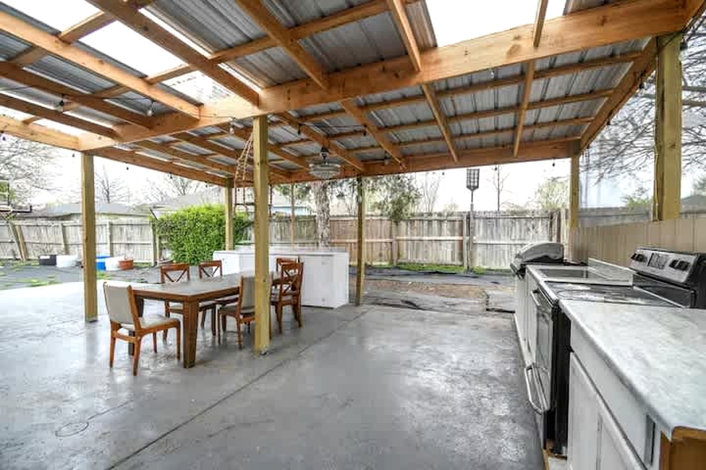 Family-Friendly Getaway with Large Yard & Cozy Living Spaces in Siloam Springs, Arkansas