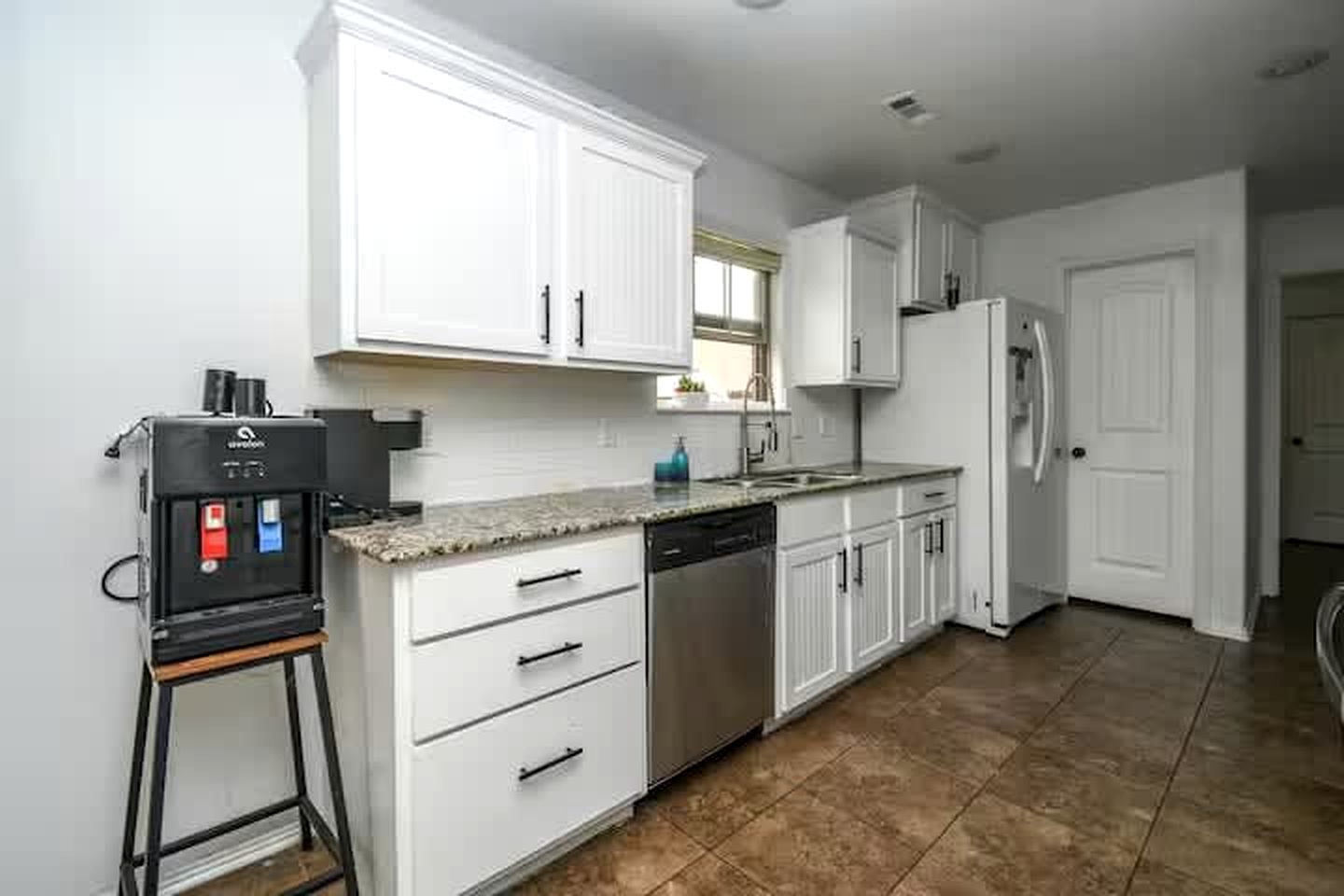Family-Friendly Getaway with Large Yard & Cozy Living Spaces in Siloam Springs, Arkansas
