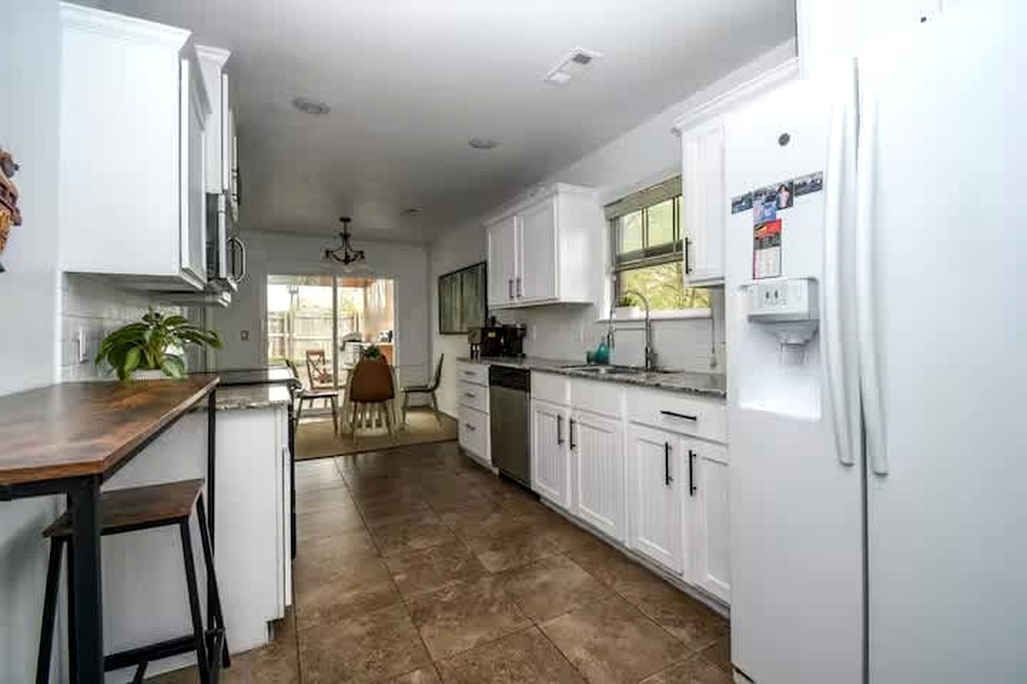 Family-Friendly Getaway with Large Yard & Cozy Living Spaces in Siloam Springs, Arkansas