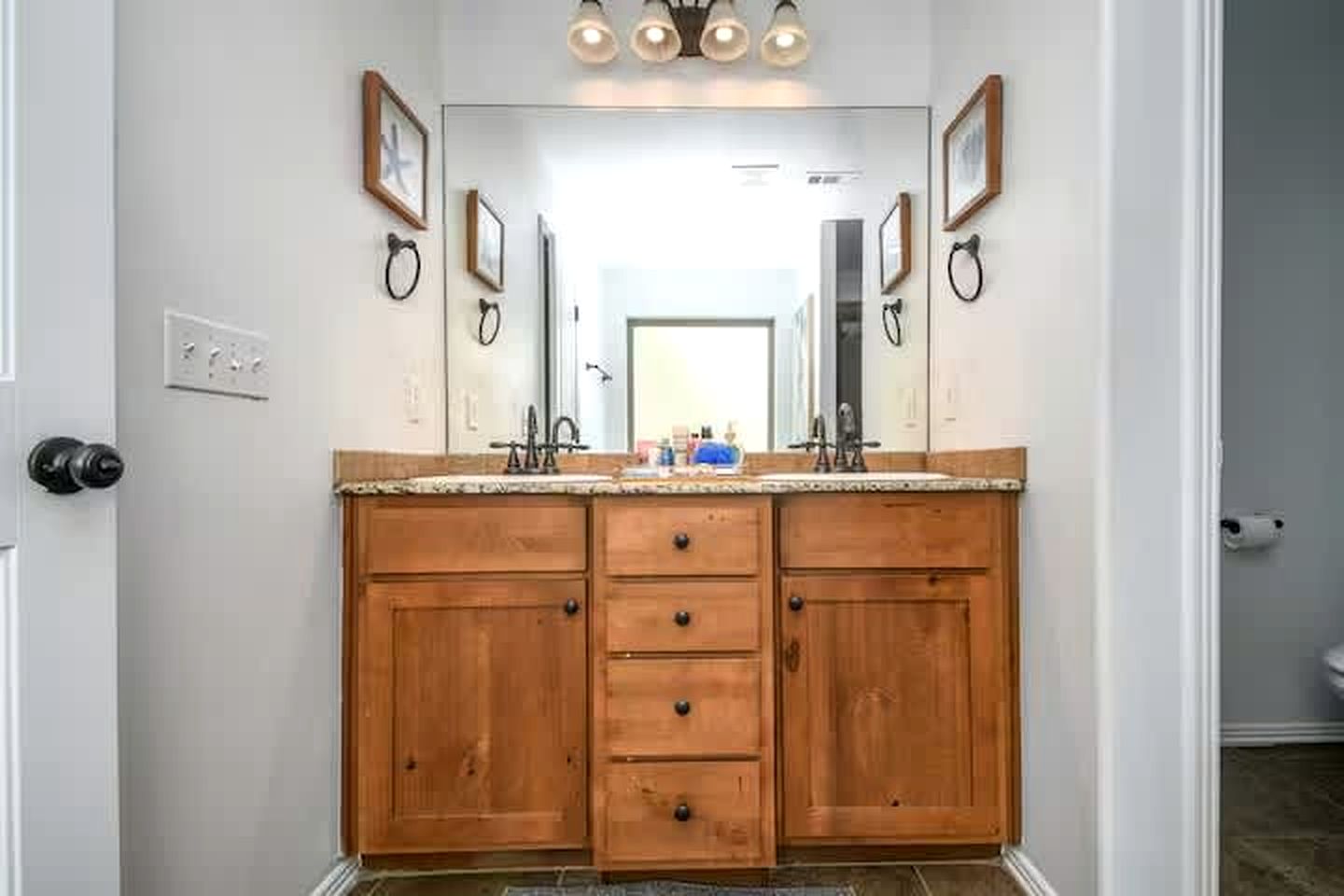 Family-Friendly Getaway with Large Yard & Cozy Living Spaces in Siloam Springs, Arkansas
