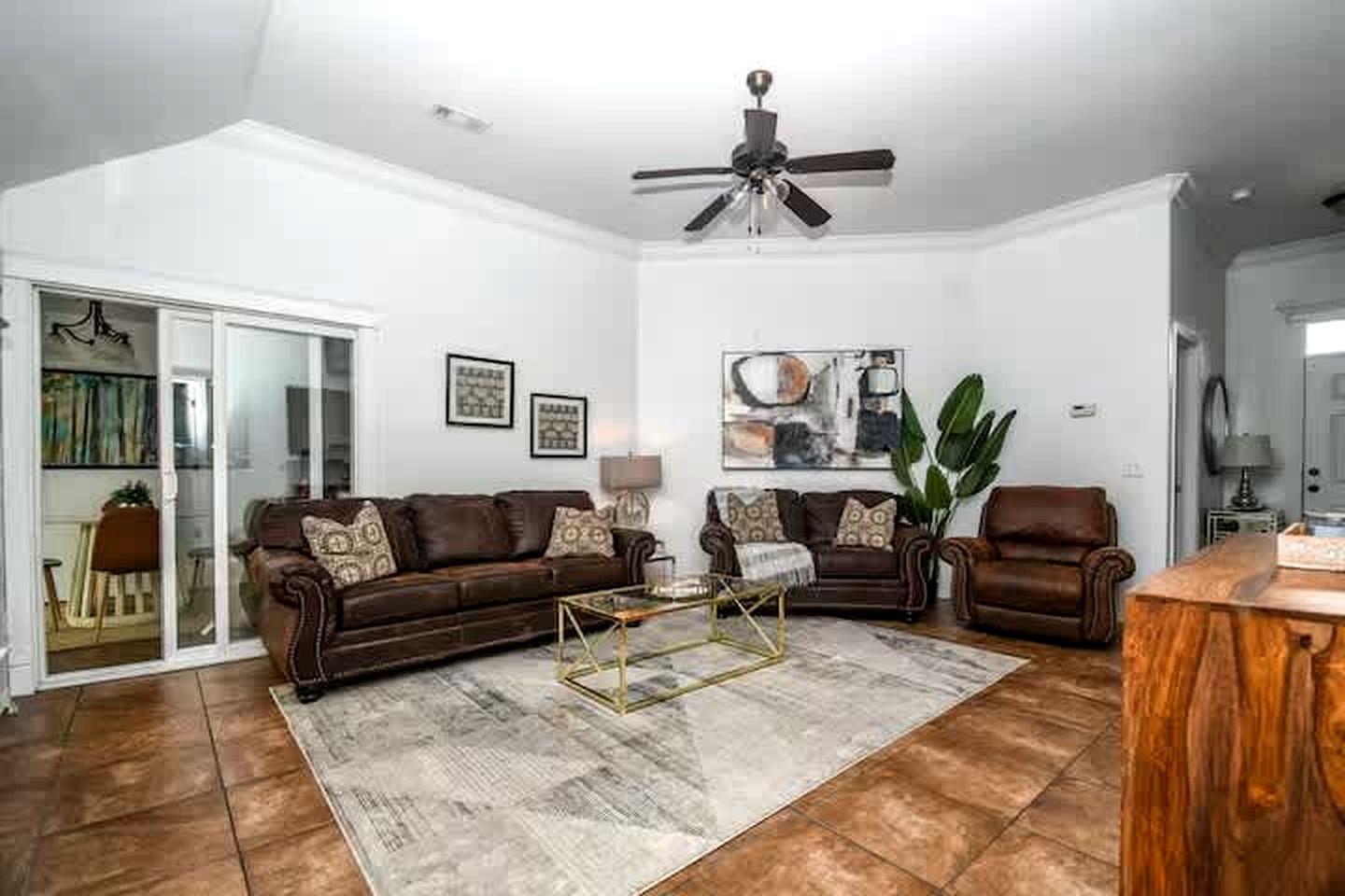 Family-Friendly Getaway with Large Yard & Cozy Living Spaces in Siloam Springs, Arkansas