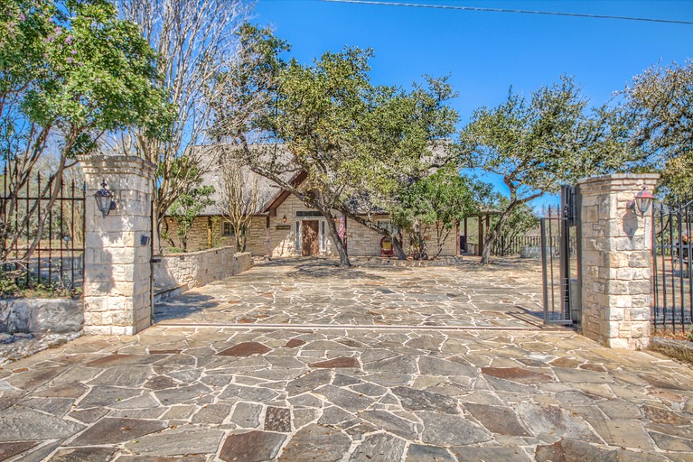 Texas Hill Country Glamping Escape with Stunning Views and a Private Pool