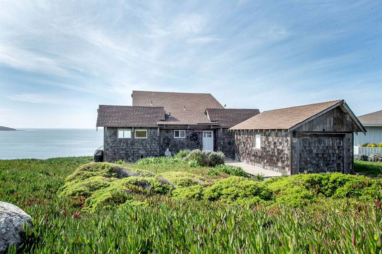 Wine Country to Coast Vacation Rentals Breaking Waves, Beach Houses