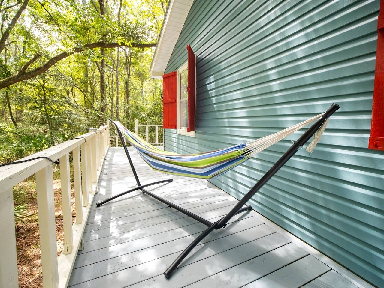 Charming Riverfront Cottage Private Deck and Views in Hortense, Georgia