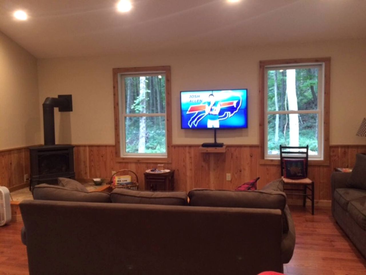 Cozy Three-Bedroom Cabin Near The Salmon River in Altmar, New York