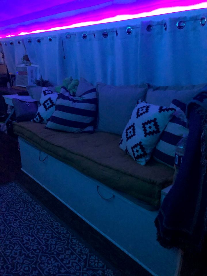 Eccentric Converted Bus, Perfect for a Tennessee Vacation