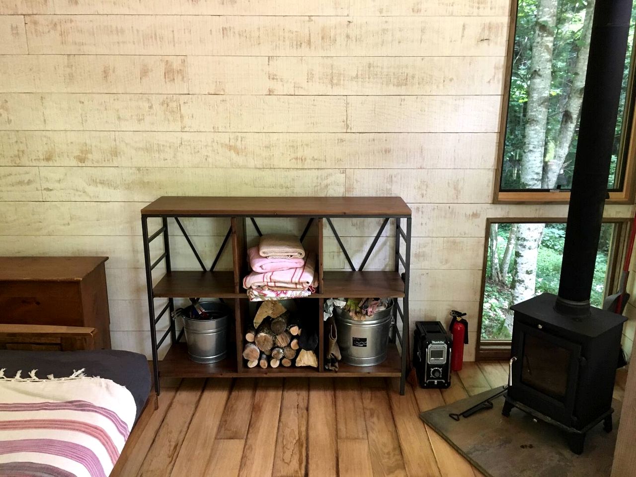 Off Grid Tiny Cabin Ideal for Couples in Burnsville, North Carolina