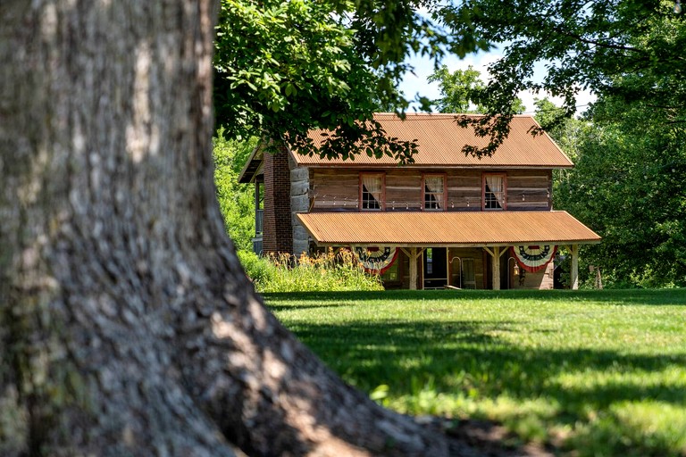 Enchanting Vacation Rental on Working Alpaca Farm near Kokomo, Indiana | Cabins (Flora, Indiana, United States of America)