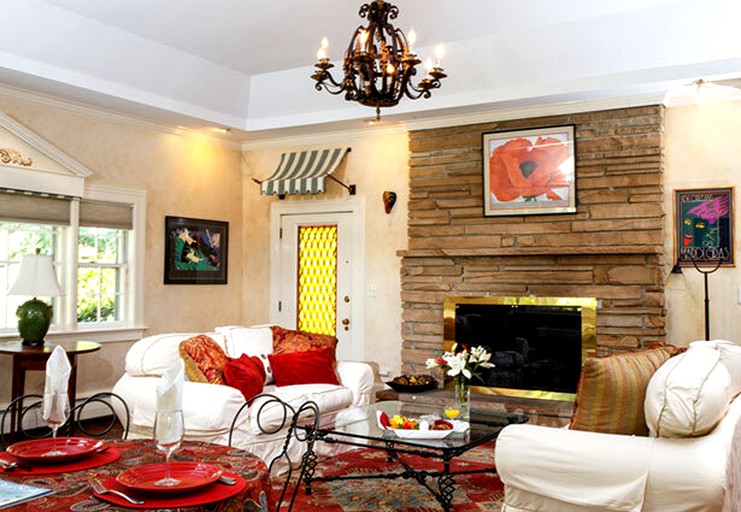 Stylish and Classic Weekend Getaway with Lake Views in North Carolina | Nature Lodges (Williamston, North Carolina, United States of America)