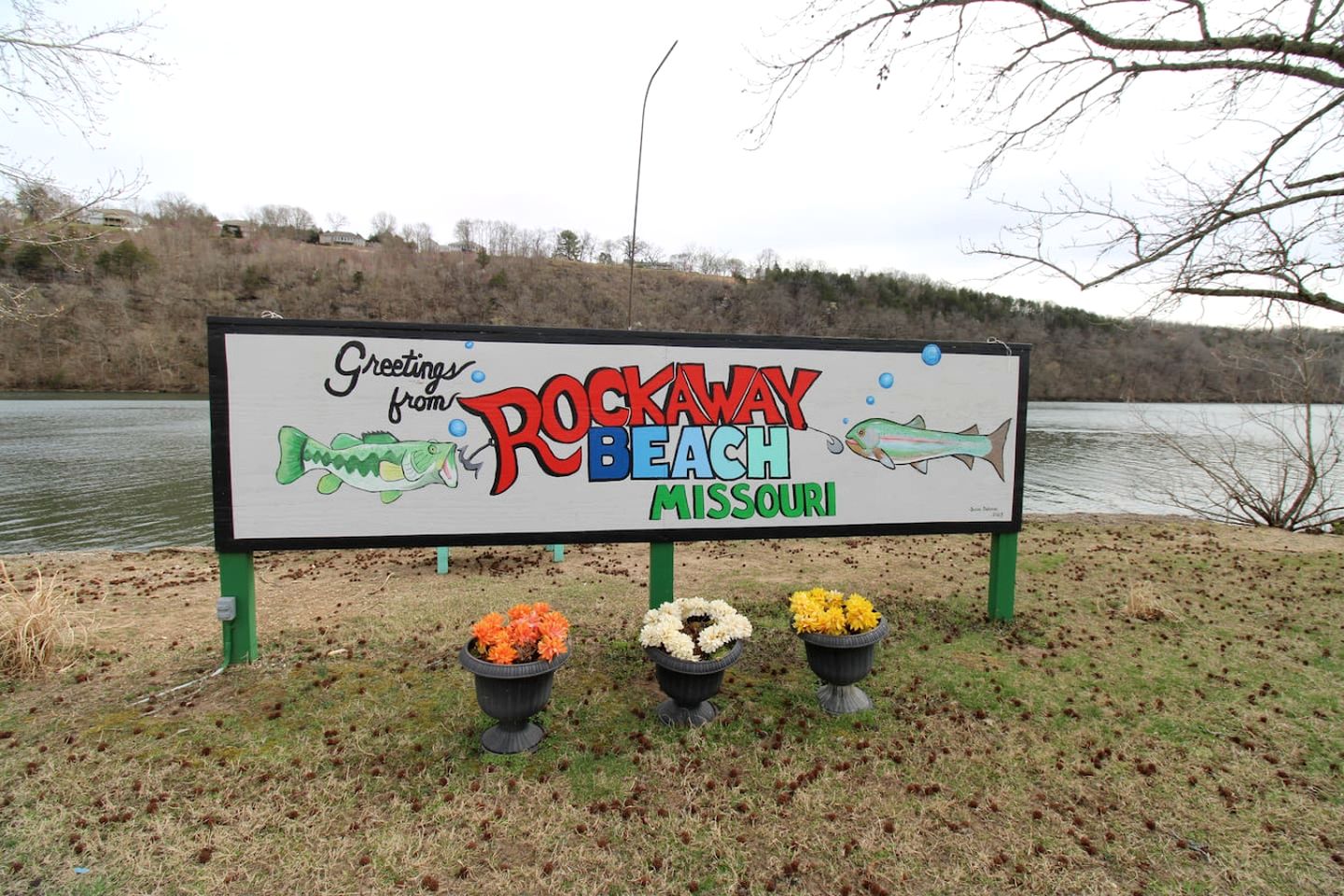Rustic Cabin on Lake Taneycomo, Perfect for Your Next Fishing Vacation in Rockaway Beach, Missouri