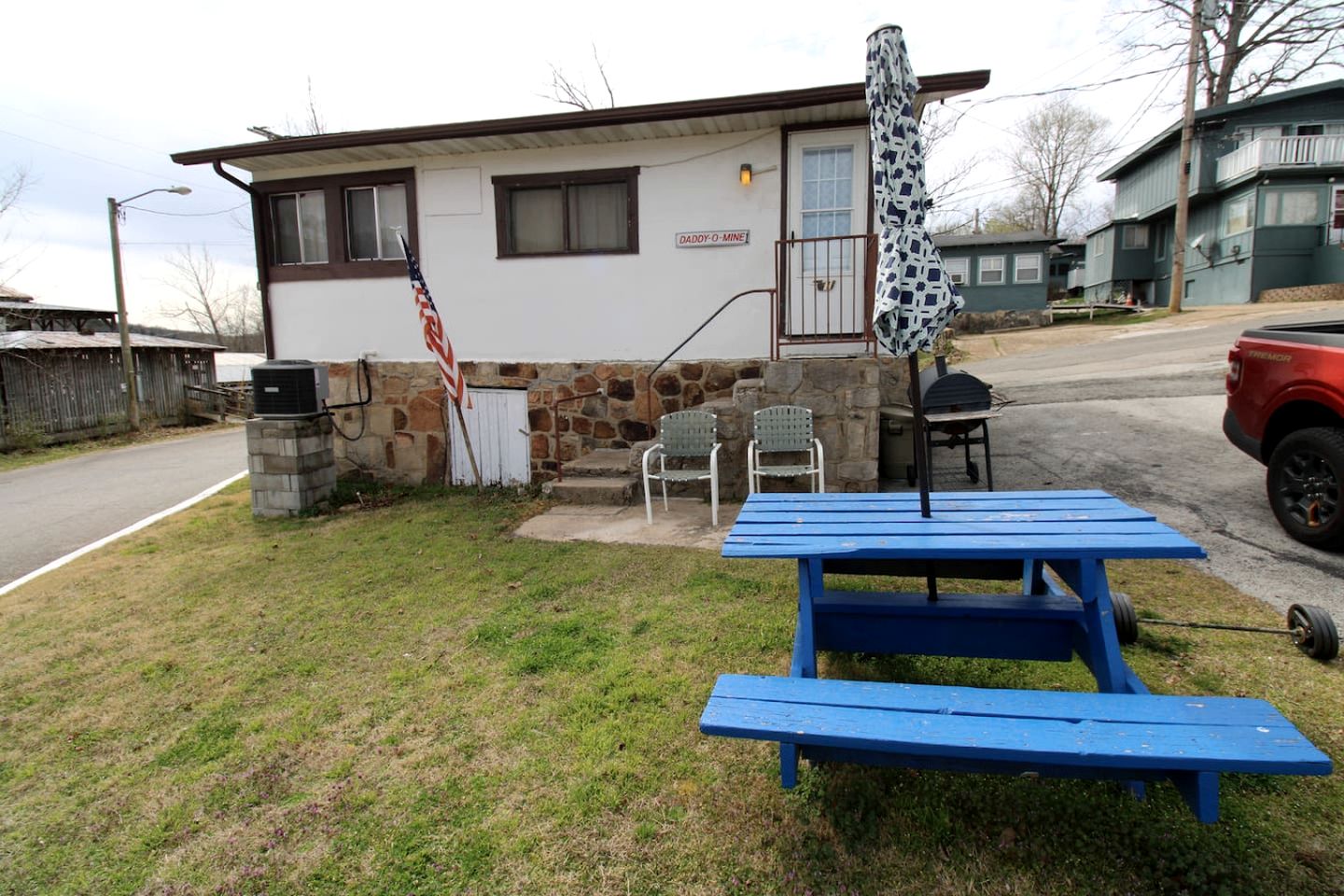 Rustic Cabin on Lake Taneycomo, Perfect for Your Next Fishing Vacation in Rockaway Beach, Missouri