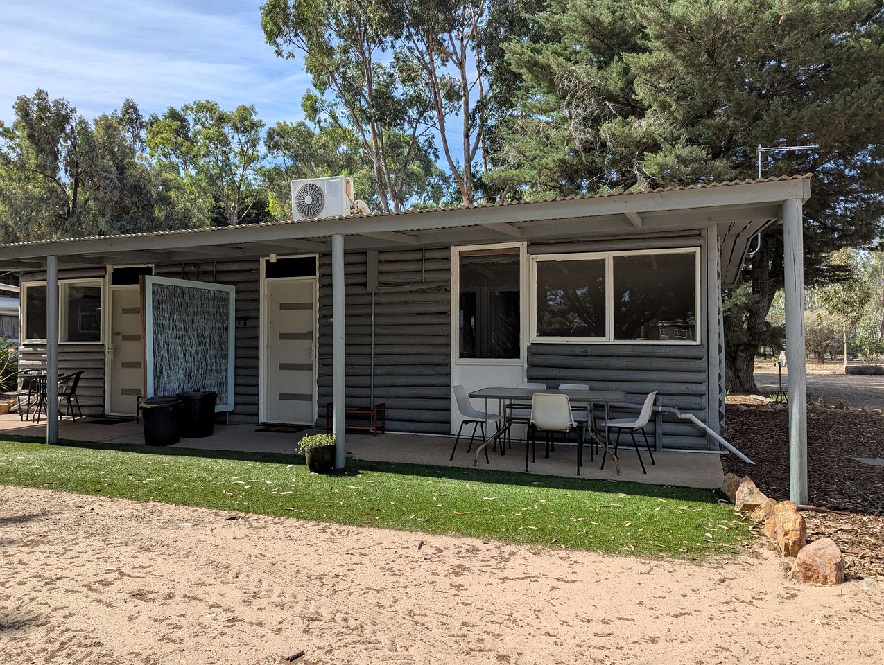 Cabins (Australia, Dadswells Bridge, Victoria)
