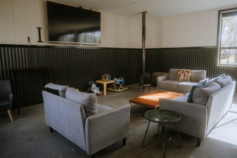 Cabins (Australia, Dadswells Bridge, Victoria)