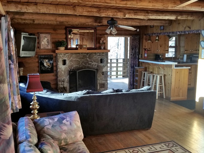 Cabins (Byrdstown, Tennessee, United States)