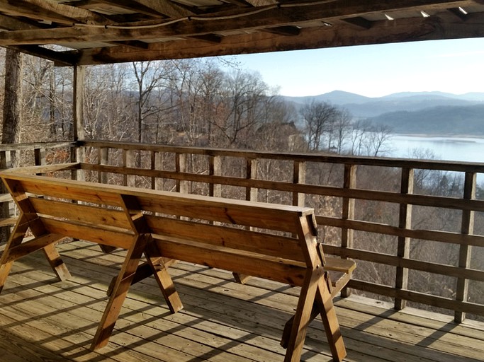 Cabins (Byrdstown, Tennessee, United States)