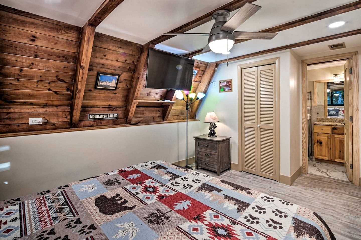 Charming A-frame with Hot-tub and Games in Asheville, North Carolina