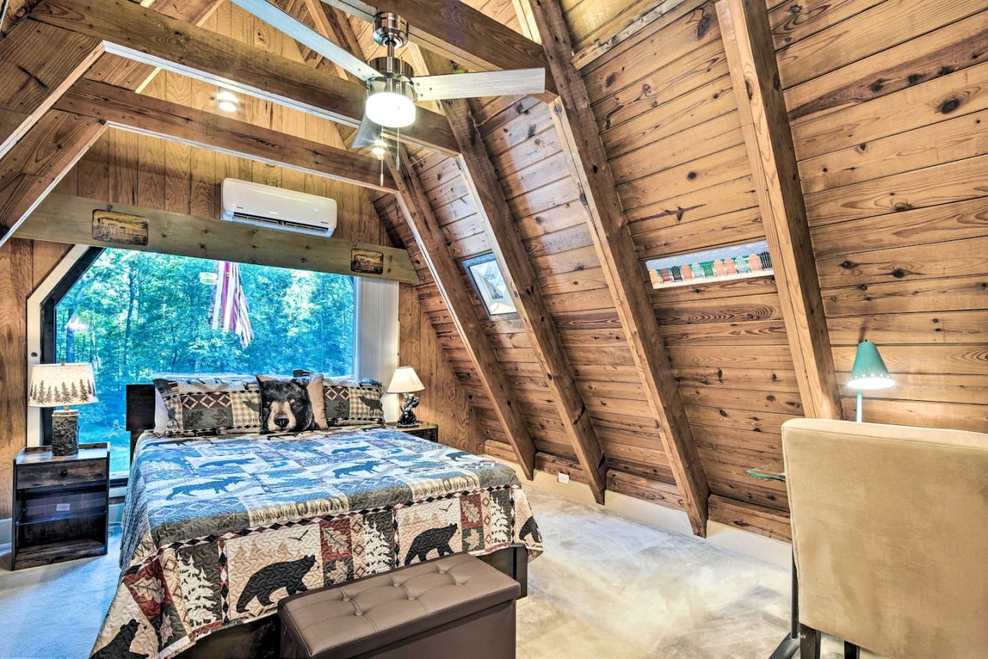 Charming A-frame with Hot-tub and Games in Asheville, North Carolina