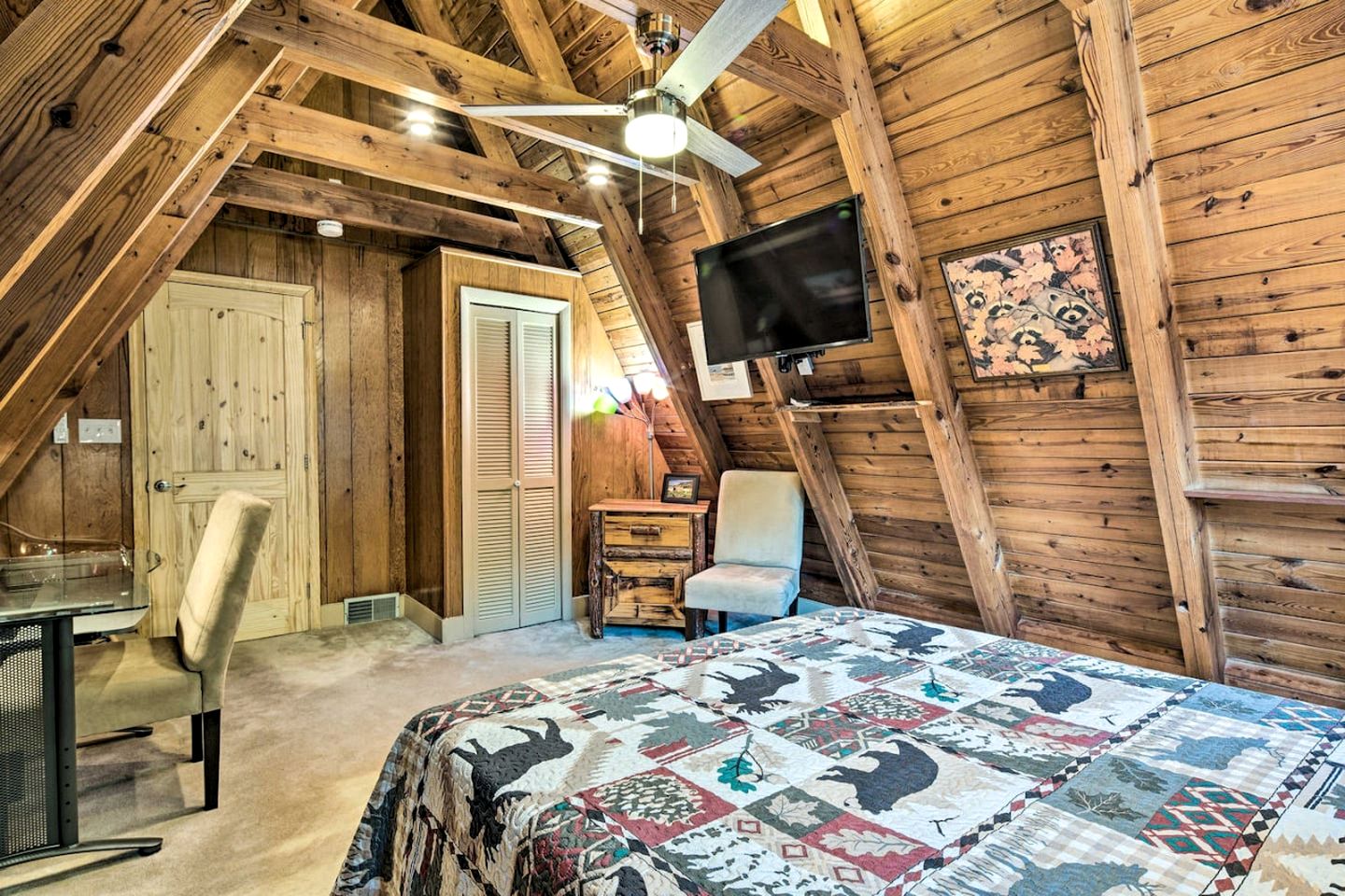 Charming A-frame with Hot-tub and Games in Asheville, North Carolina