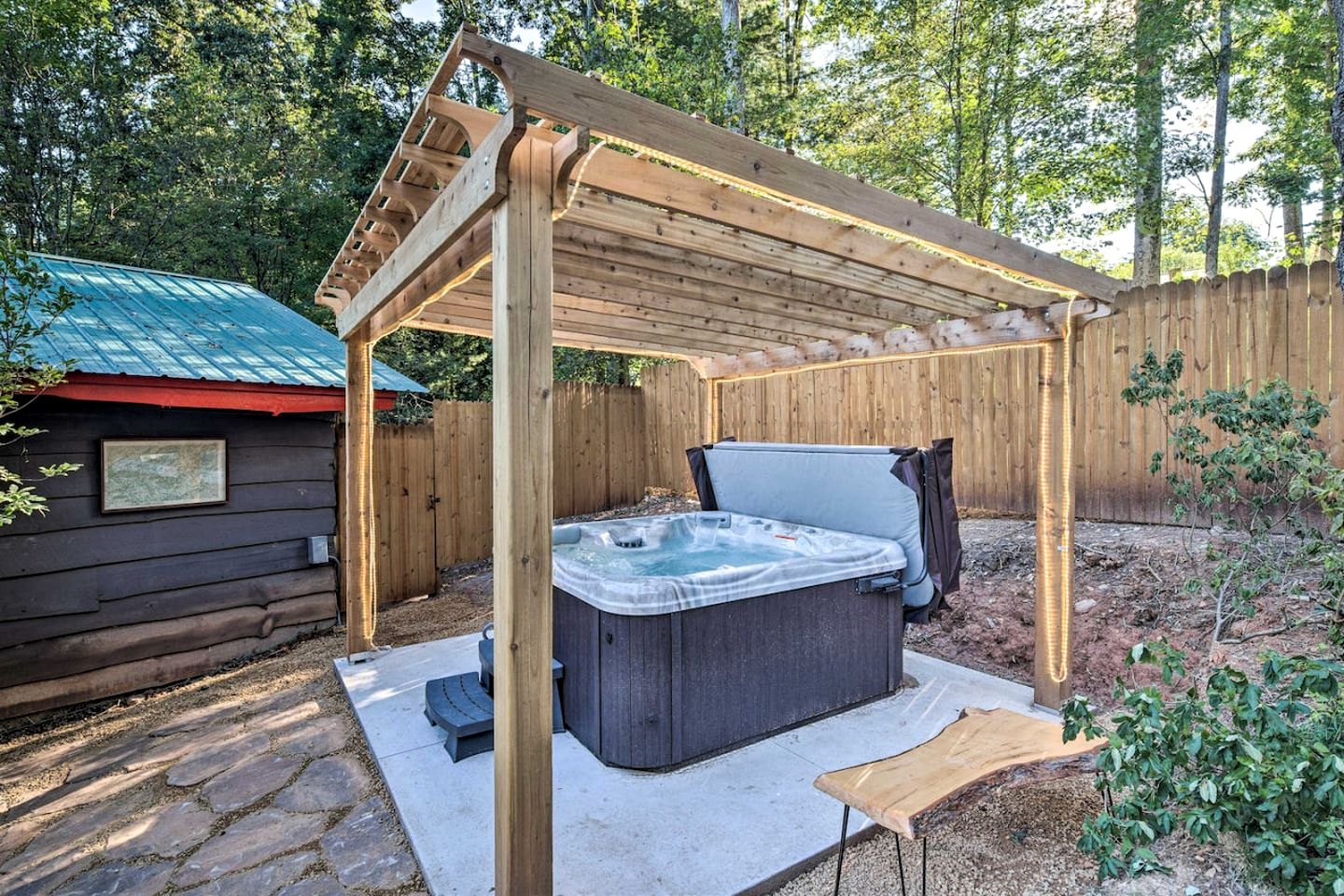 Charming A-frame with Hot-tub and Games in Asheville, North Carolina