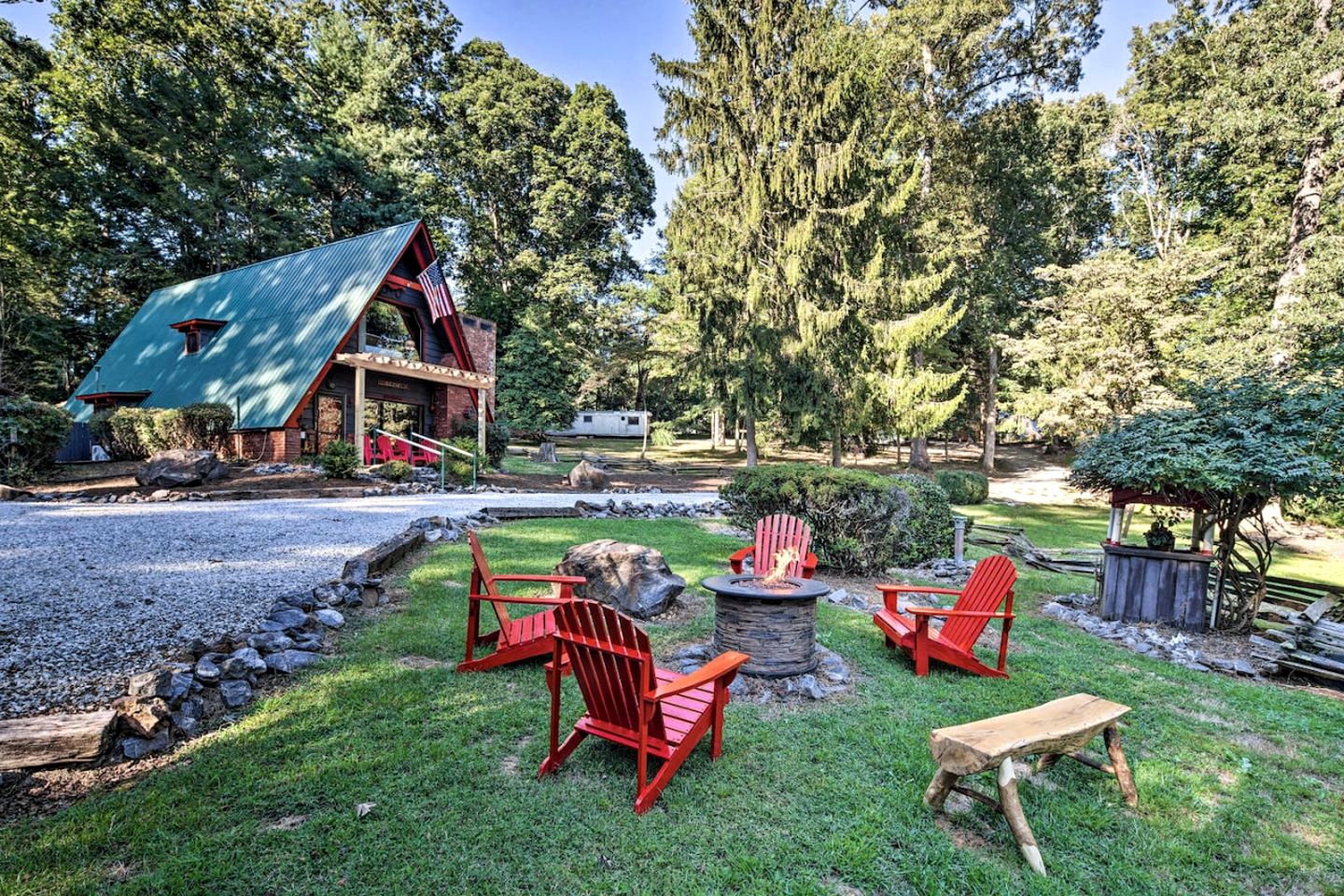 Charming A-frame with Hot-tub and Games in Asheville, North Carolina