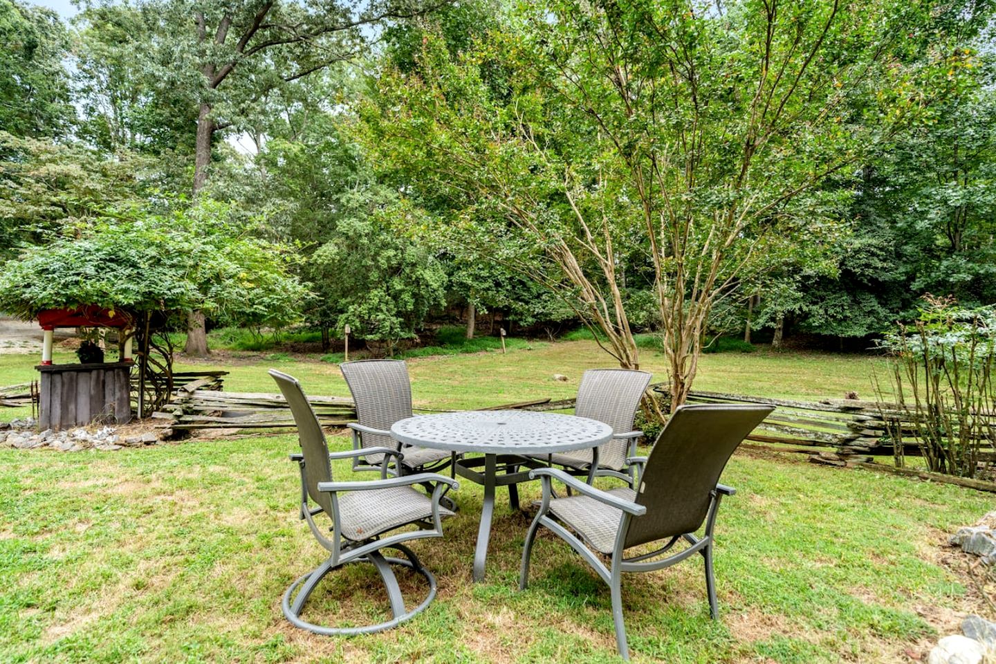Charming A-frame with Hot-tub and Games in Asheville, North Carolina