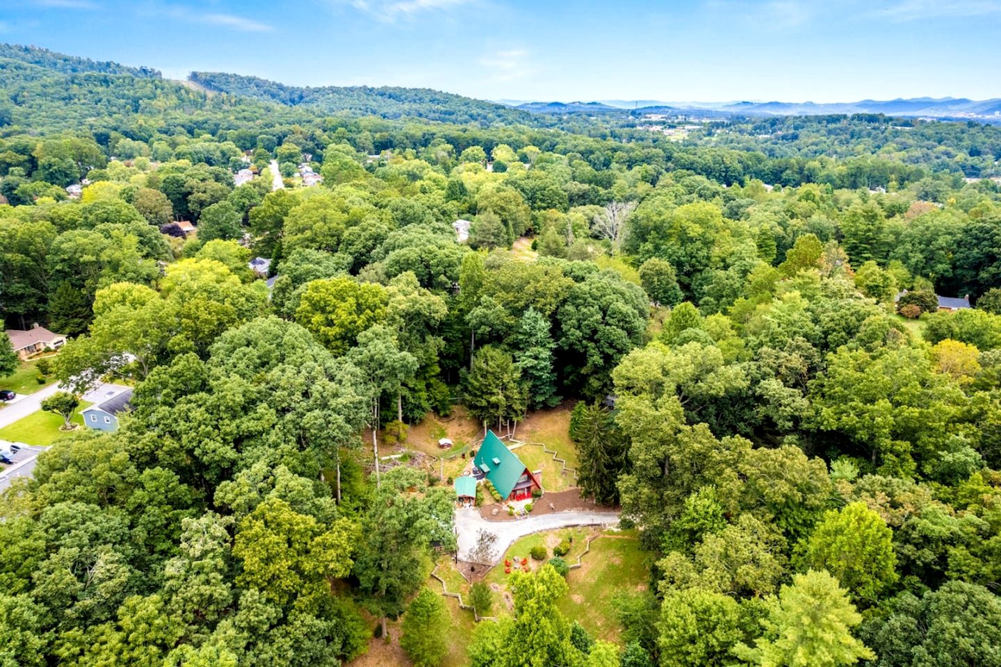 Charming A-frame with Hot-tub and Games in Asheville, North Carolina
