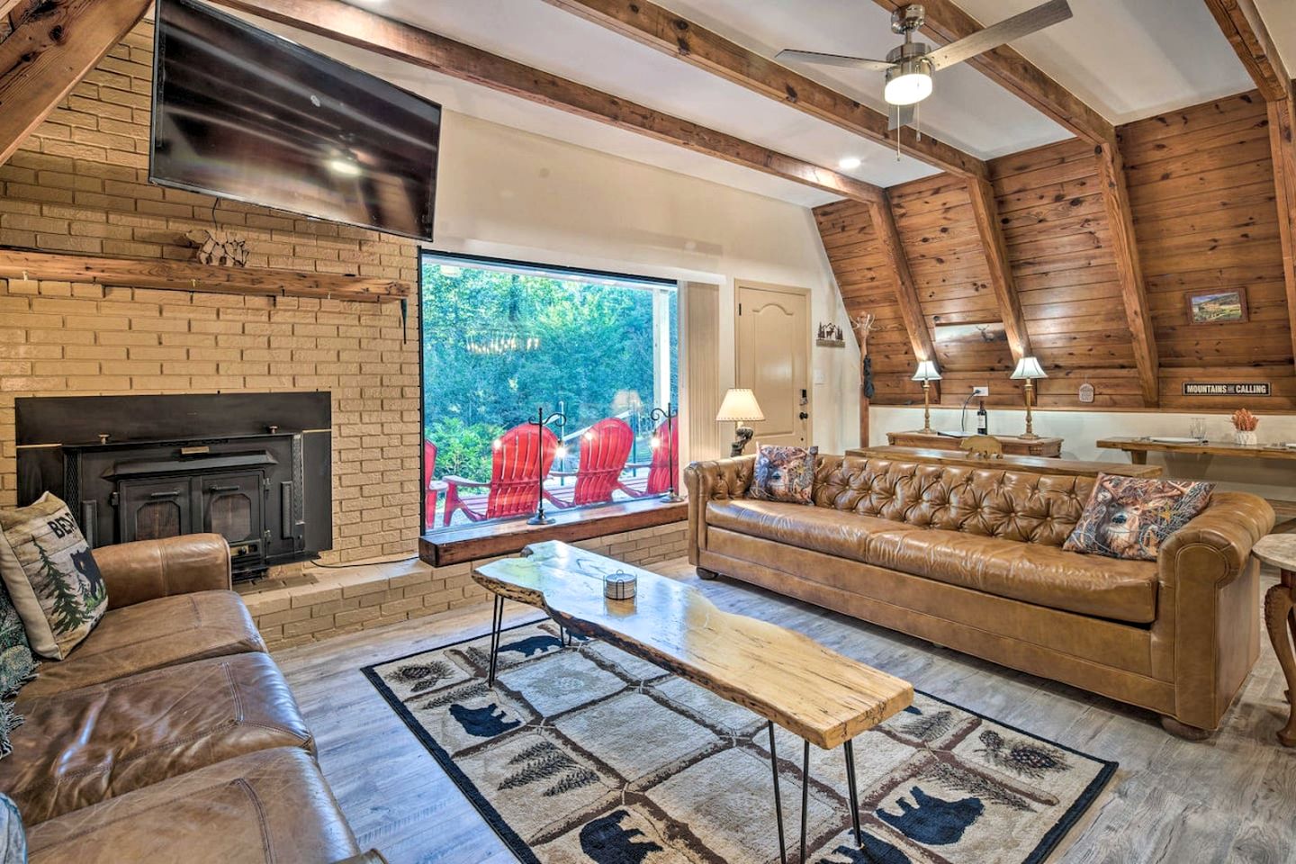 Charming A-frame with Hot-tub and Games in Asheville, North Carolina