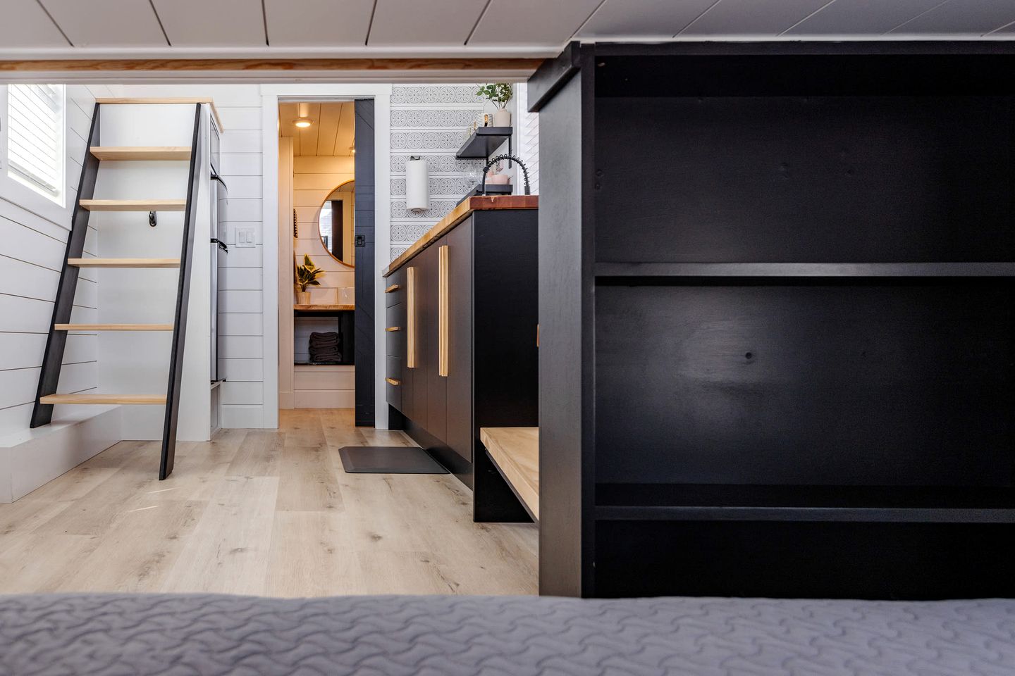 Zion's Gateway: Fully Equipped Tiny Home for Your Utah Exploration!