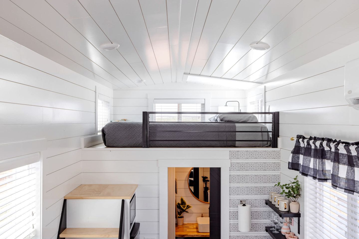 Zion's Gateway: Fully Equipped Tiny Home for Your Utah Exploration!