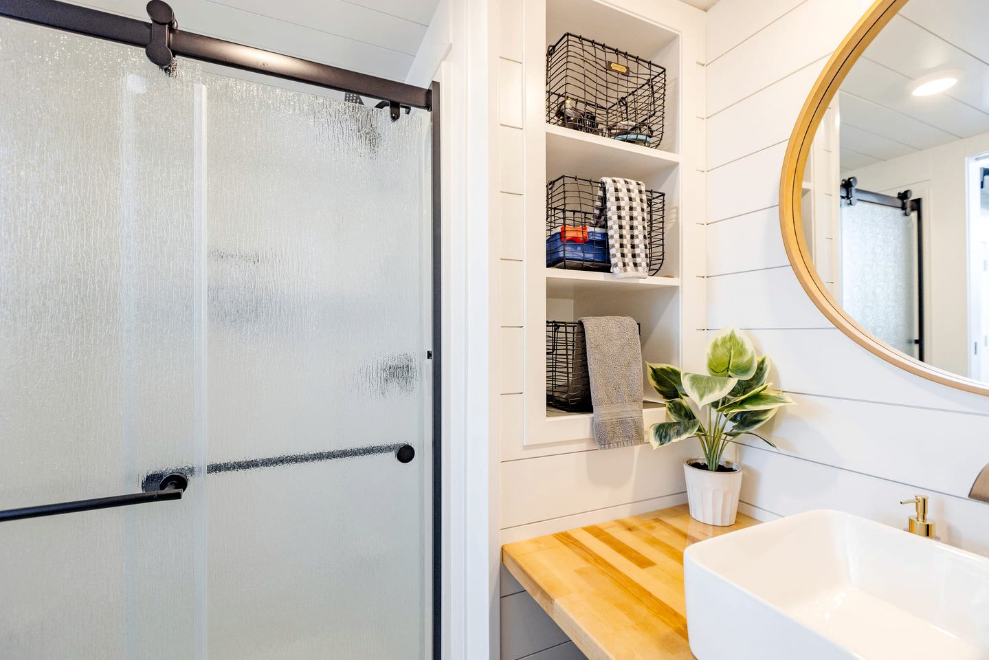 Zion's Gateway: Fully Equipped Tiny Home for Your Utah Exploration!