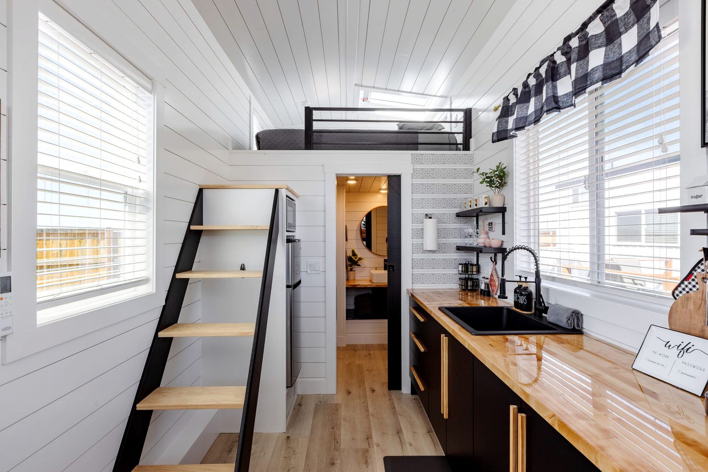 Zion's Gateway: Fully Equipped Tiny Home for Your Utah Exploration!