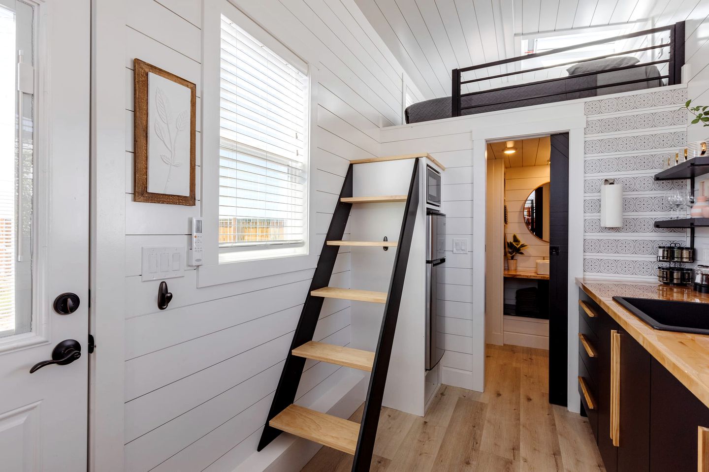 Zion's Gateway: Fully Equipped Tiny Home for Your Utah Exploration!