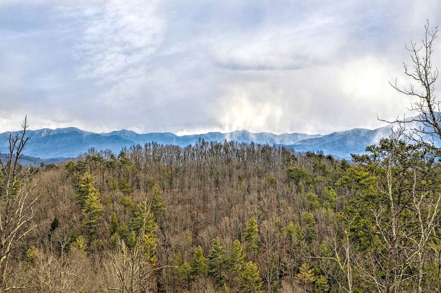 Spacious Cabin with Game Room and Hot-tub in Sevierville, Tennessee