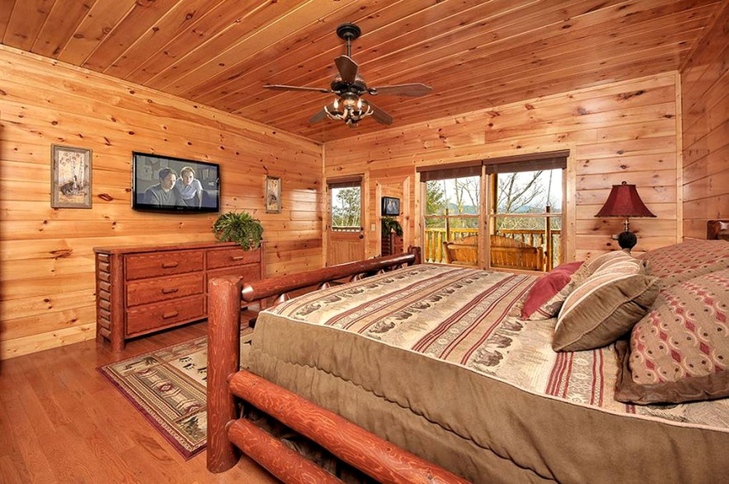 Spacious Cabin with Game Room and Hot-tub in Sevierville, Tennessee