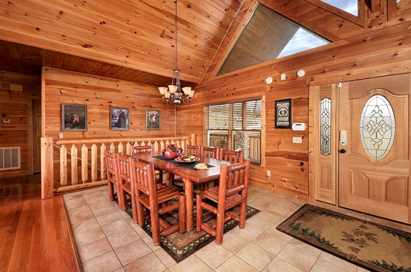 Spacious Cabin with Game Room and Hot-tub in Sevierville, Tennessee