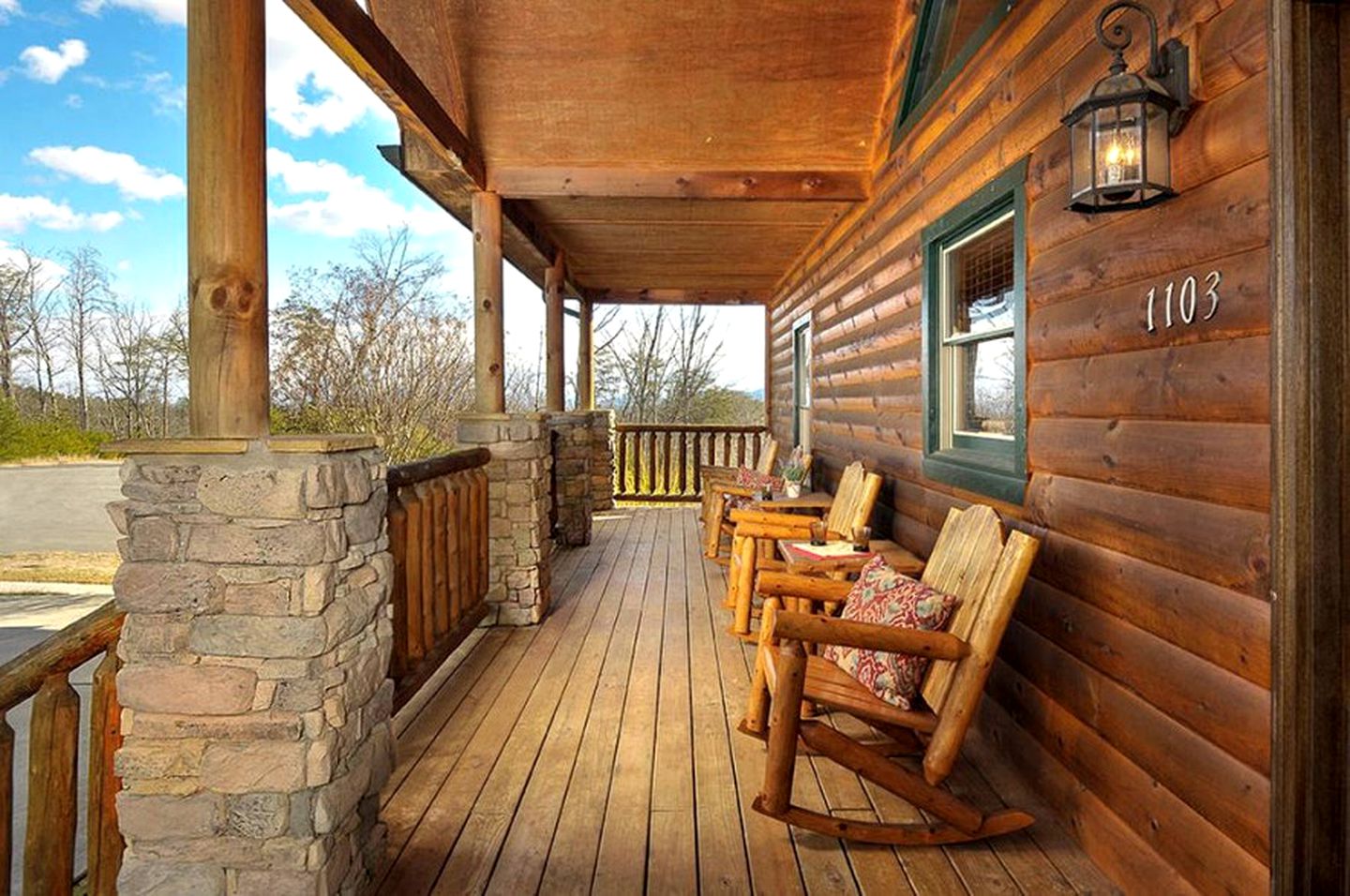 Spacious Cabin with Game Room and Hot-tub in Sevierville, Tennessee