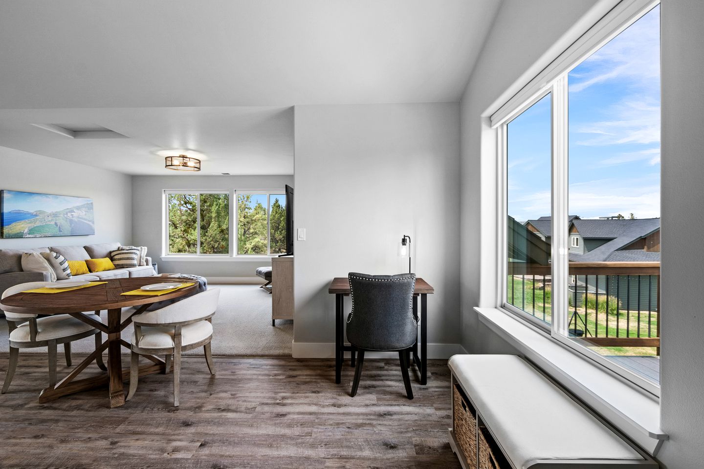 Beautiful Modern Cabin with Pool, Private Deck and Fire Pit in Bend, Oregon