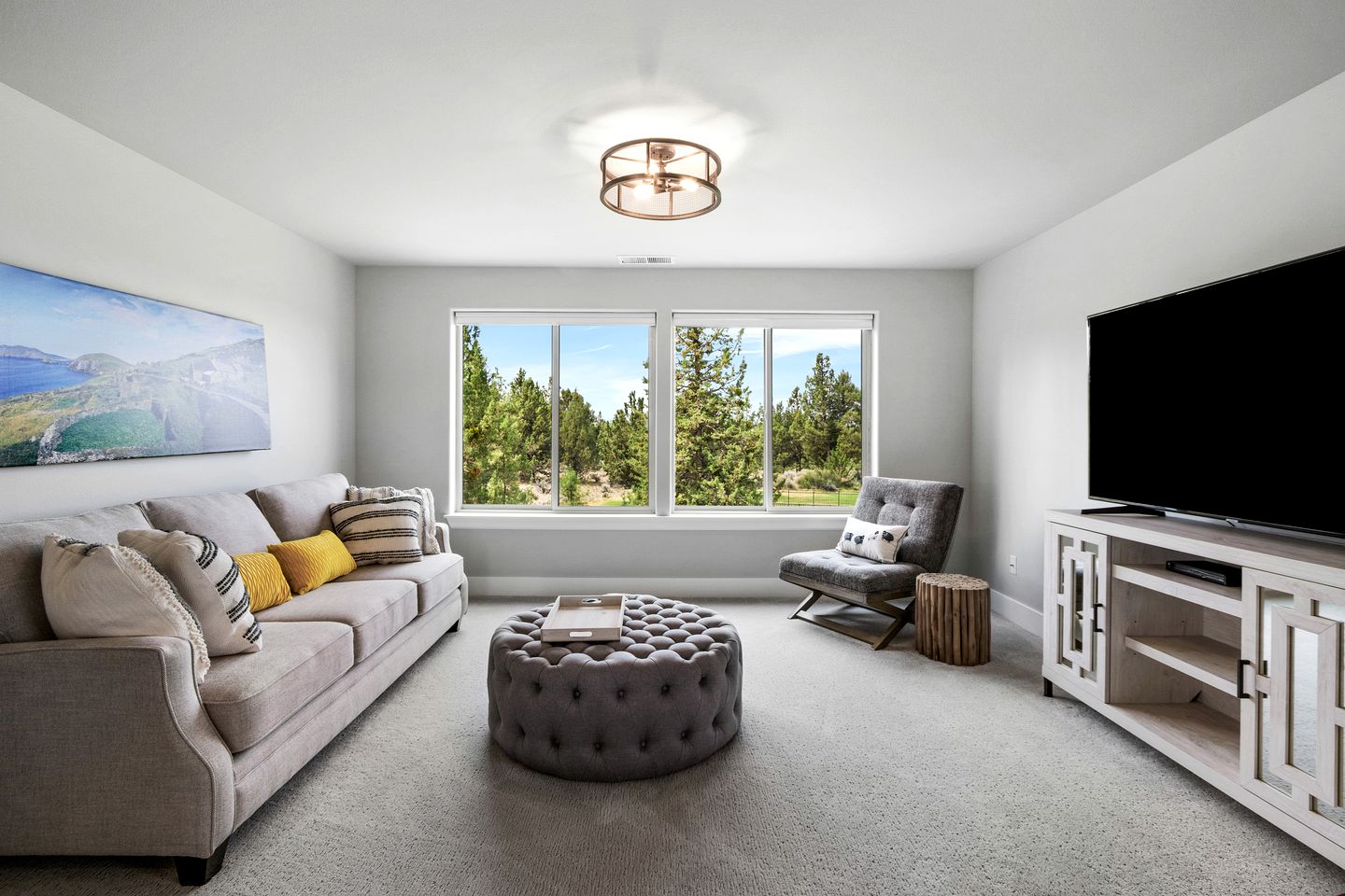 Beautiful Modern Cabin with Pool, Private Deck and Fire Pit in Bend, Oregon