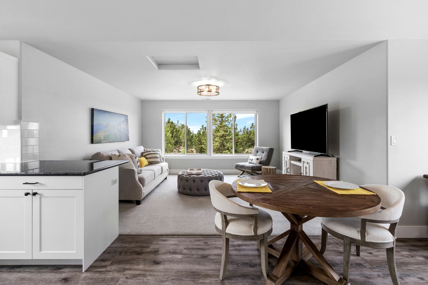 Beautiful Modern Cabin with Pool, Private Deck and Fire Pit in Bend, Oregon