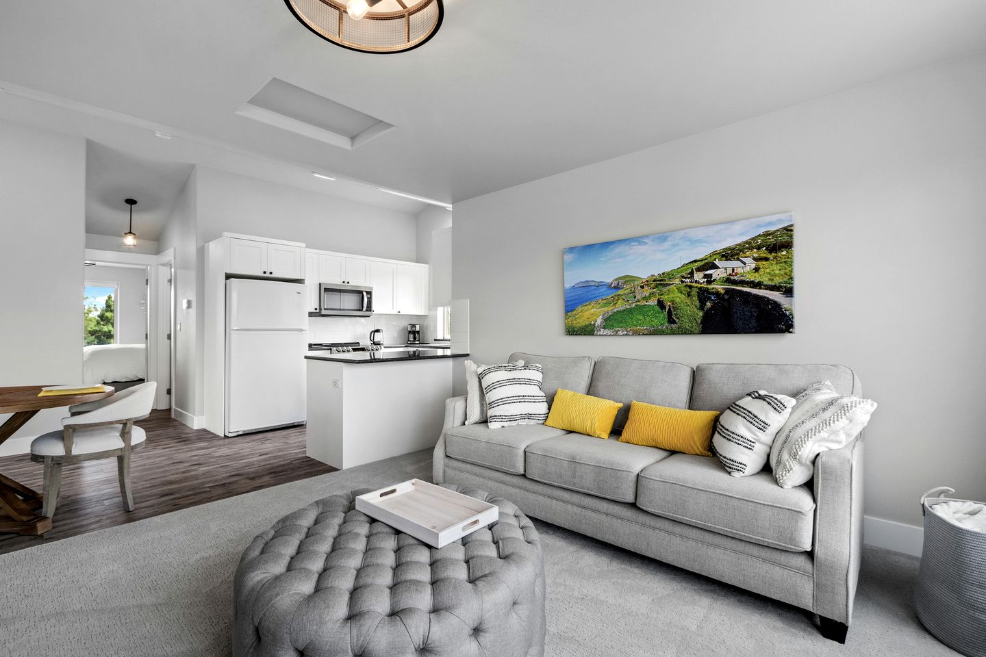 Beautiful Modern Cabin with Pool, Private Deck and Fire Pit in Bend, Oregon