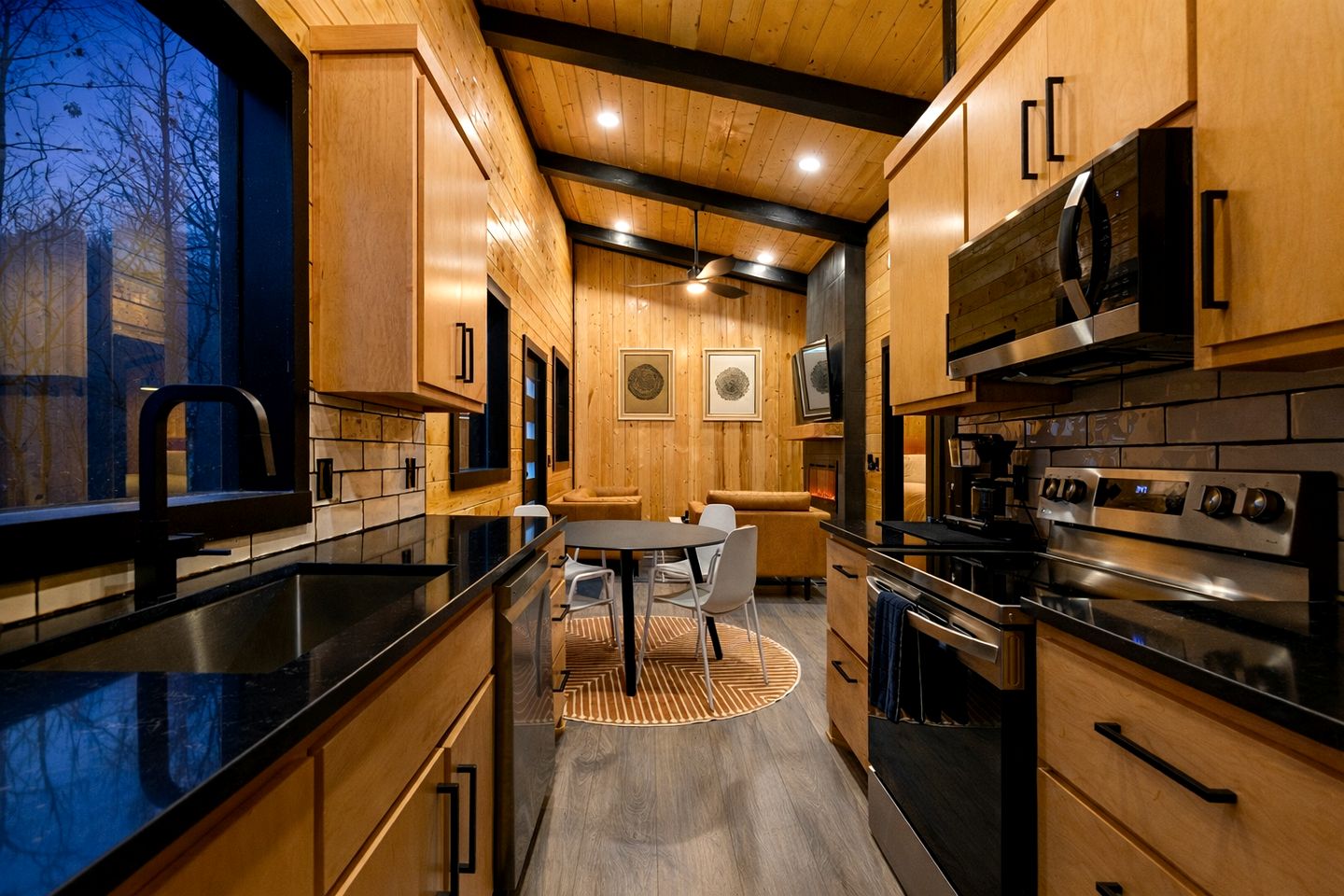 Garage Loft • King + Bunks • Budget Friendly near Beavers Bend National Park