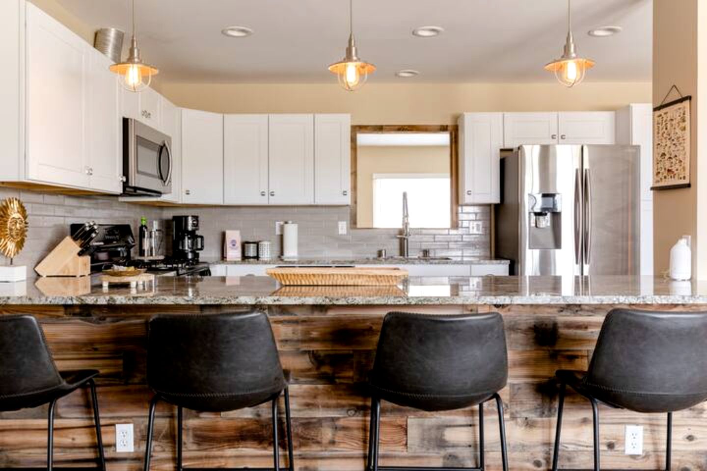 Amazing Cottage with Hot-tub and Games in Joshua Tree, California