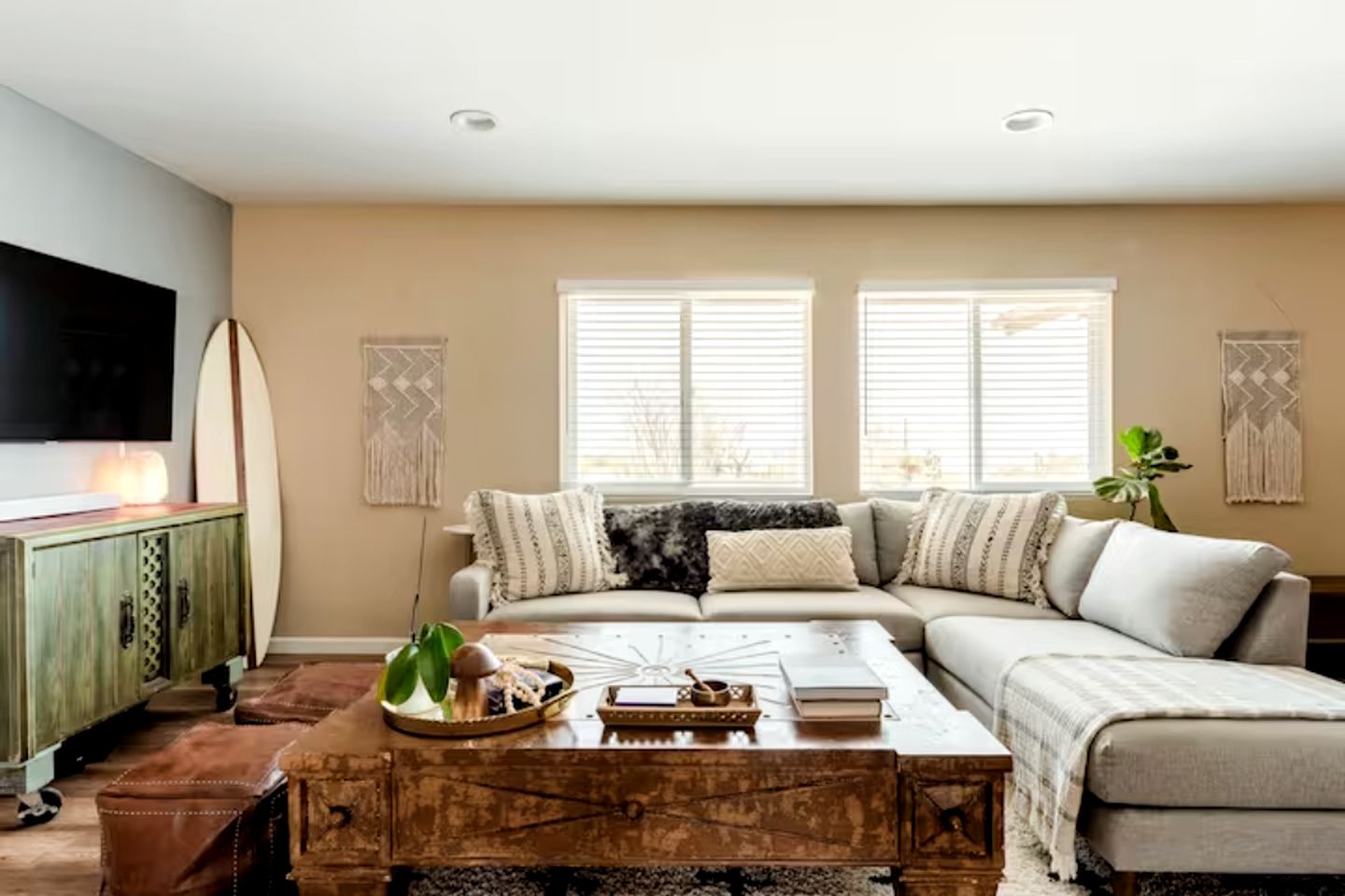 Amazing Cottage with Hot-tub and Games in Joshua Tree, California