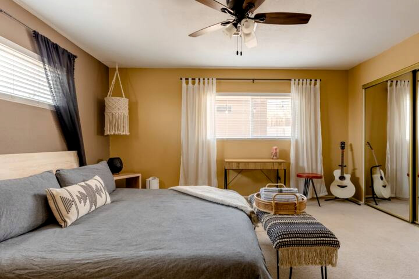 Amazing Cottage with Hot-tub and Games in Joshua Tree, California