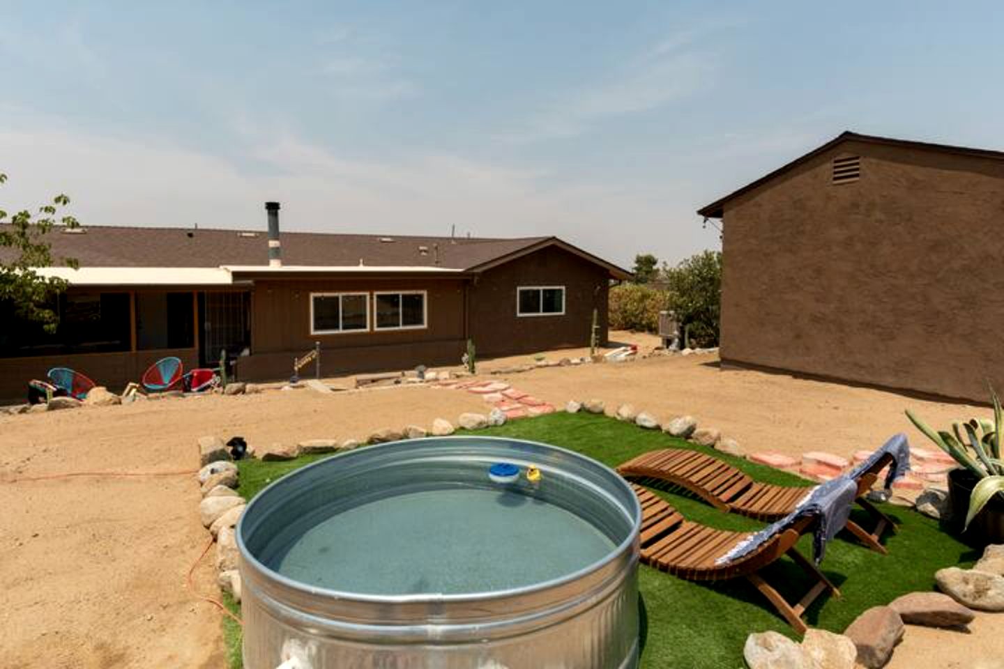 Amazing Cottage with Hot-tub and Games in Joshua Tree, California